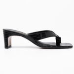 Croc-effect toe mules